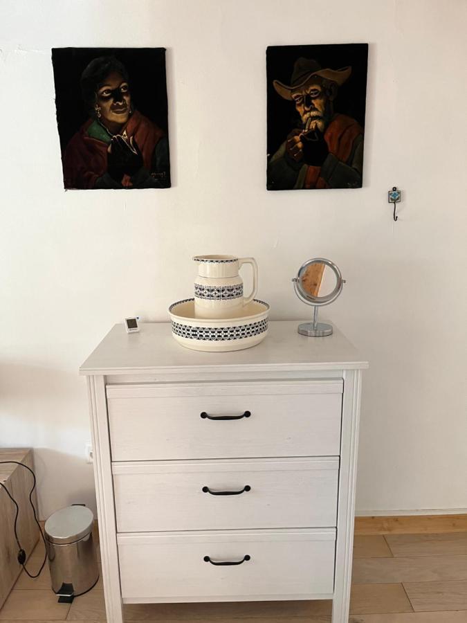Chambre Papillon Avec Acces Terasse ลาเนอเวอวีลล์ ภายนอก รูปภาพ
