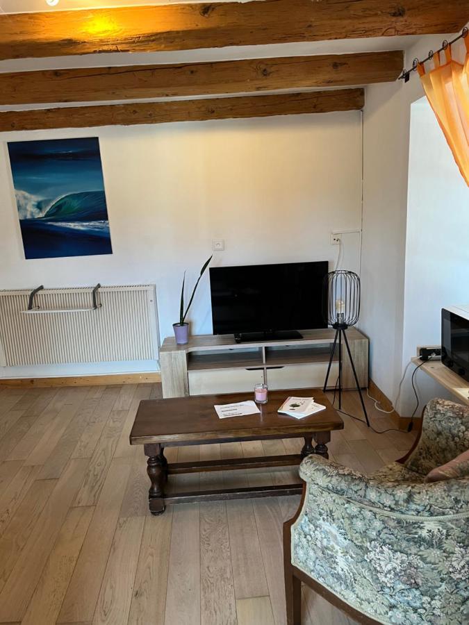 Chambre Papillon Avec Acces Terasse ลาเนอเวอวีลล์ ภายนอก รูปภาพ